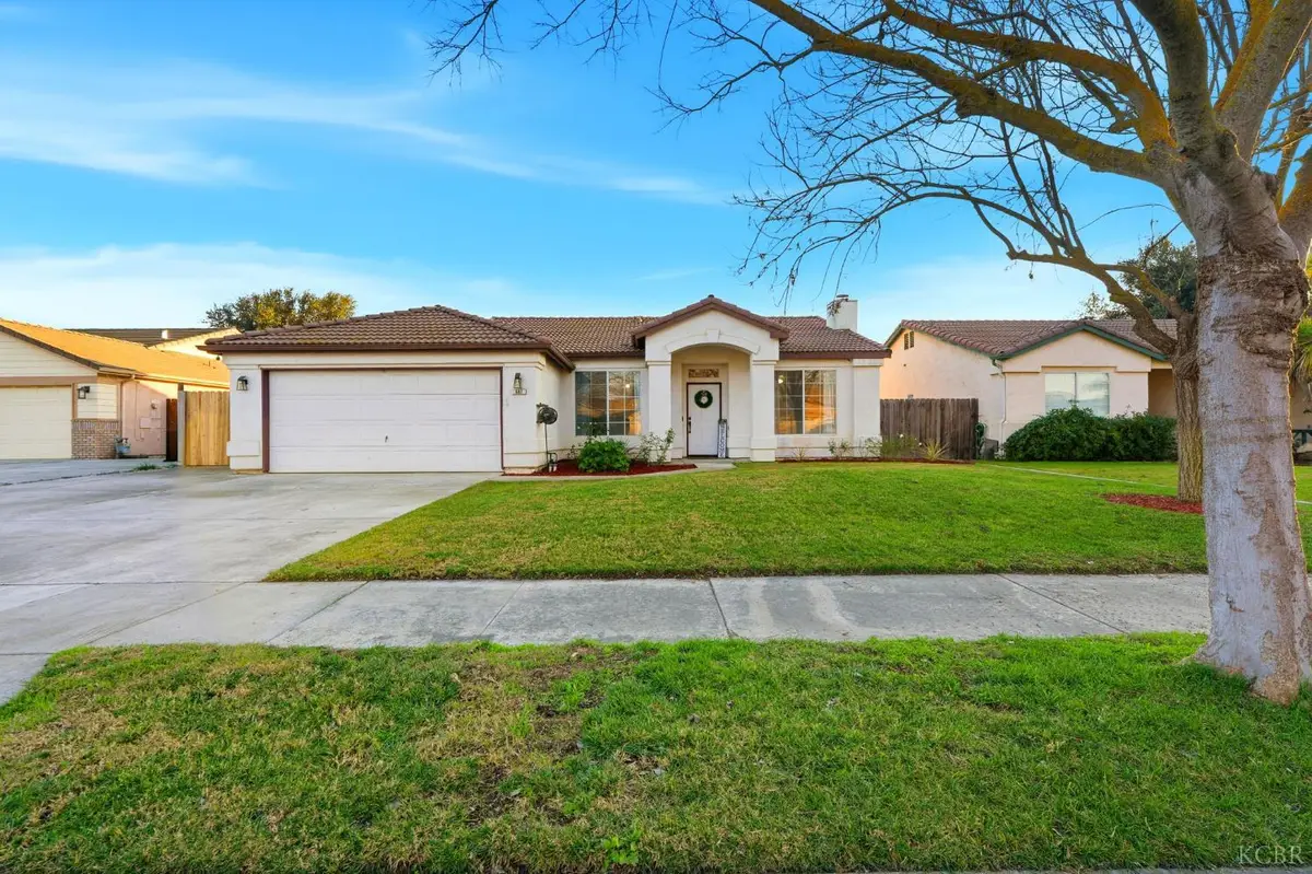 687 Woodridge Court, Lemoore, CA 93245 - Image #1