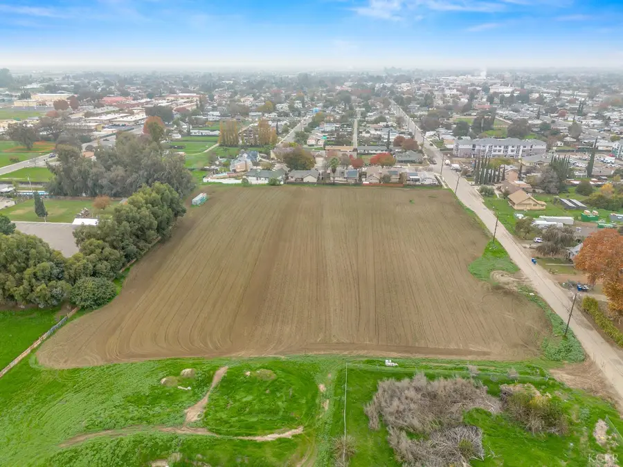 609 Oleander Avenue, Lemoore, CA 93245 - Image #2