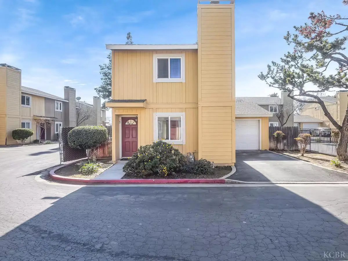 232 N Lemoore Avenue N, Lemoore, CA 93245 - Image #1