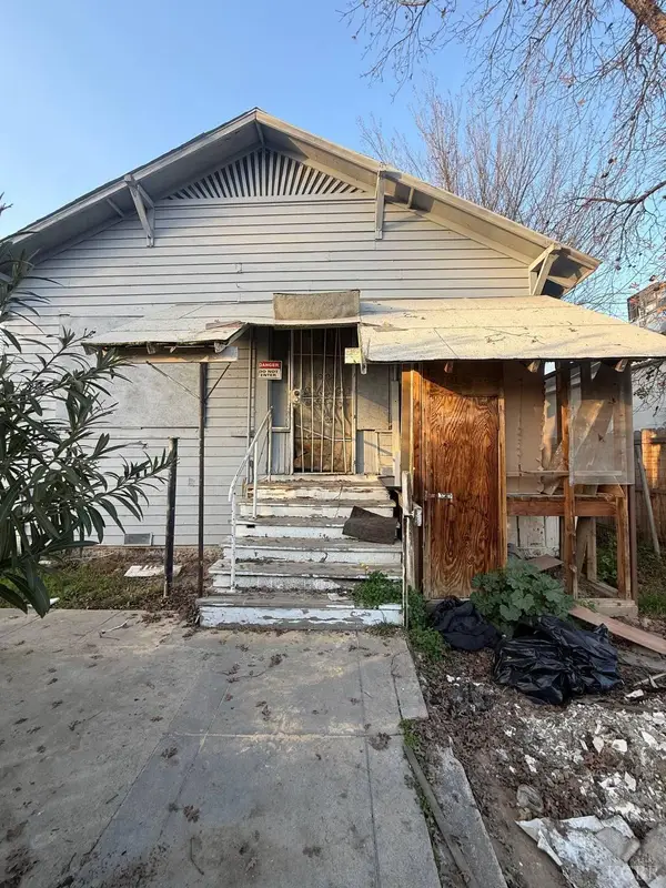 228 E Ivy Street, Hanford, CA 93230