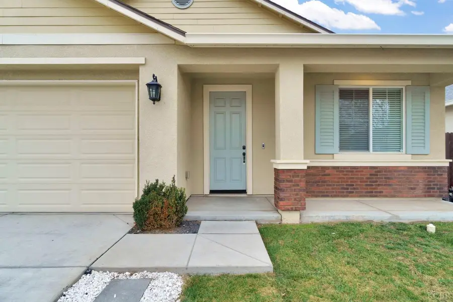 1113 Greenbrier Drive, Hanford, CA 93230 - Image #2