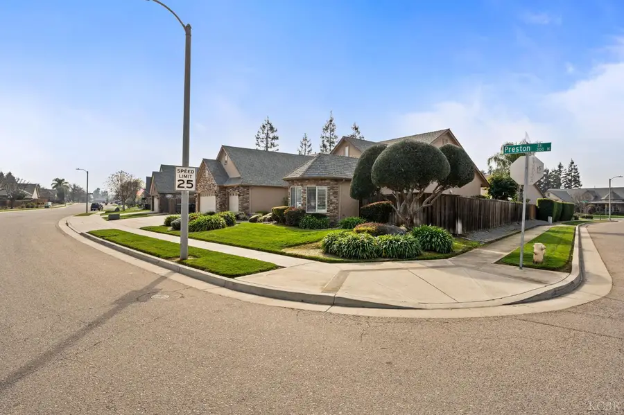 321 N Preston Street, Visalia, CA 93291 - #3