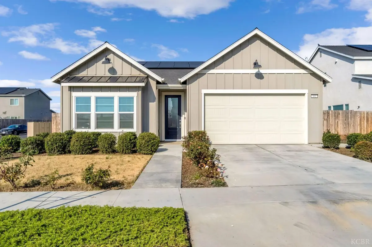 102 E Tyler Avenue, Visalia, CA 93292 - Image #1