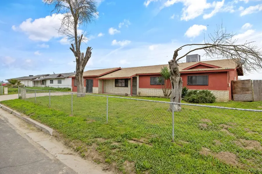 9561 Garden Drive, Hanford, CA 93230 - #3