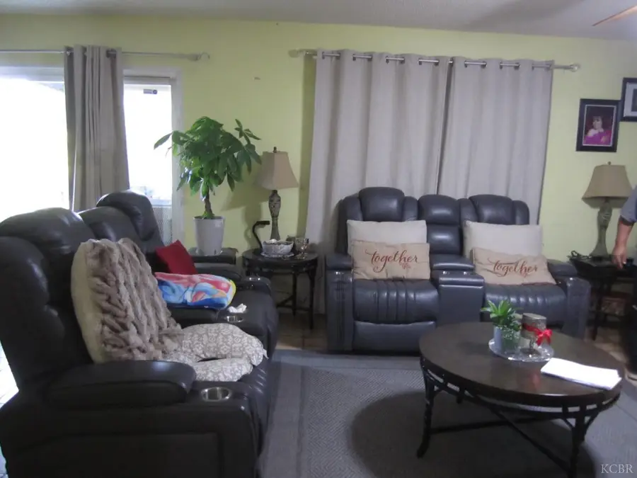 1295 Lassen Drive, Hanford, CA 93230 - #3