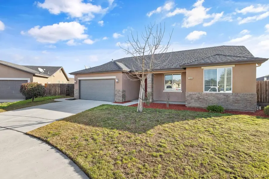 1380 W Willis Court, Hanford, CA 93230 - #2