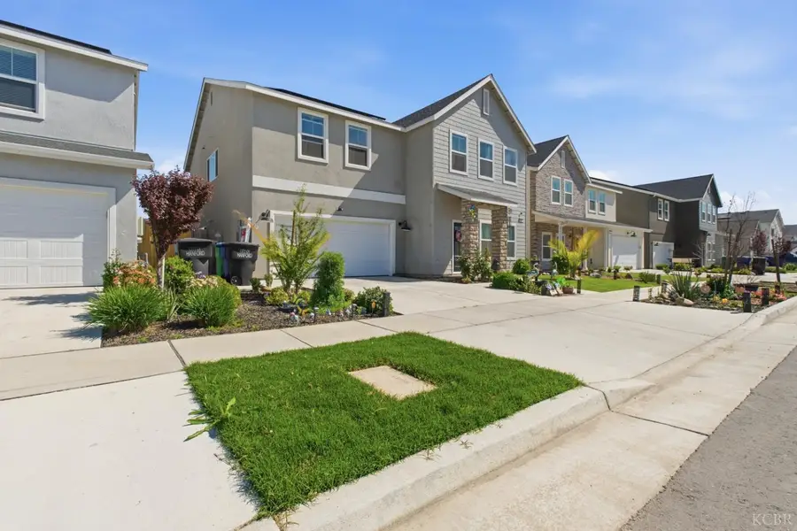 1773 N Sophia Street, Hanford, CA 93230 - #2