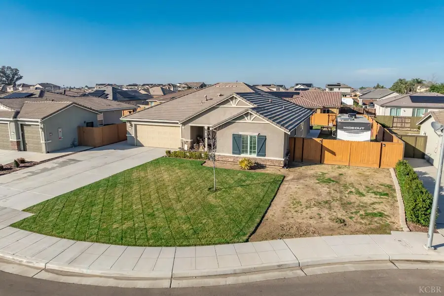 878 E Bonita Avenue, Fowler, CA 93625 - #2