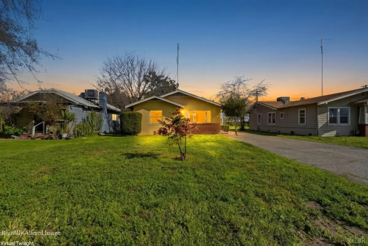 821 S 11th Avenue, Hanford, CA 93230 - #1