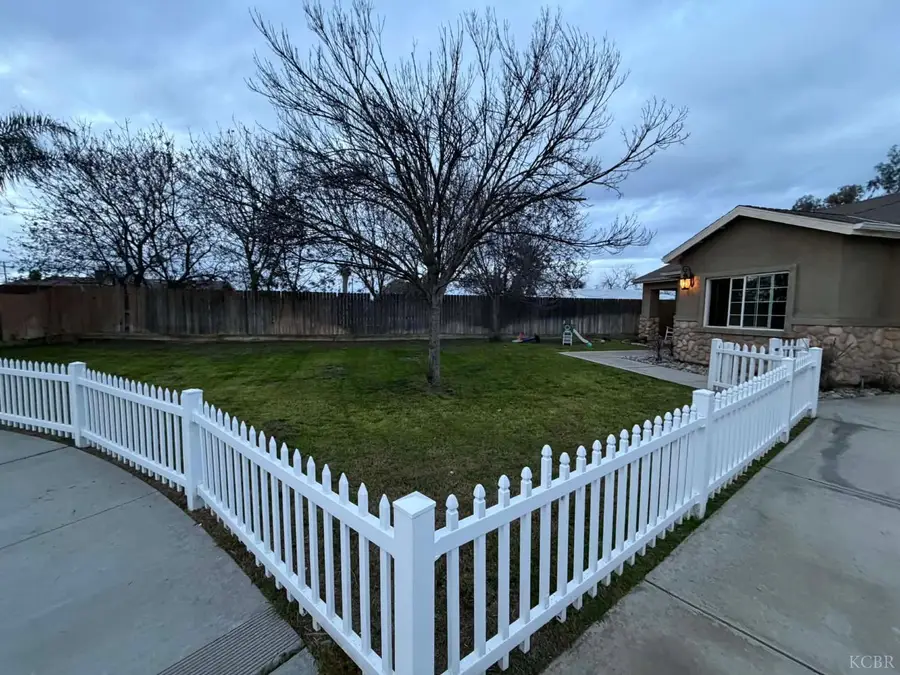 711 S Del Rio Court, Hanford, CA 93230 - #2