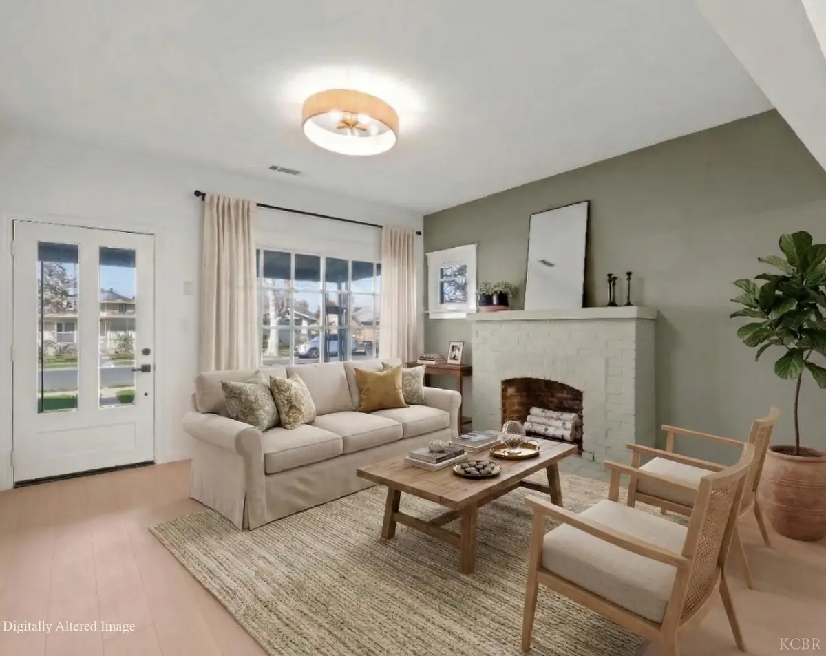 425 W Elm Street, Hanford, CA 93230 - #1