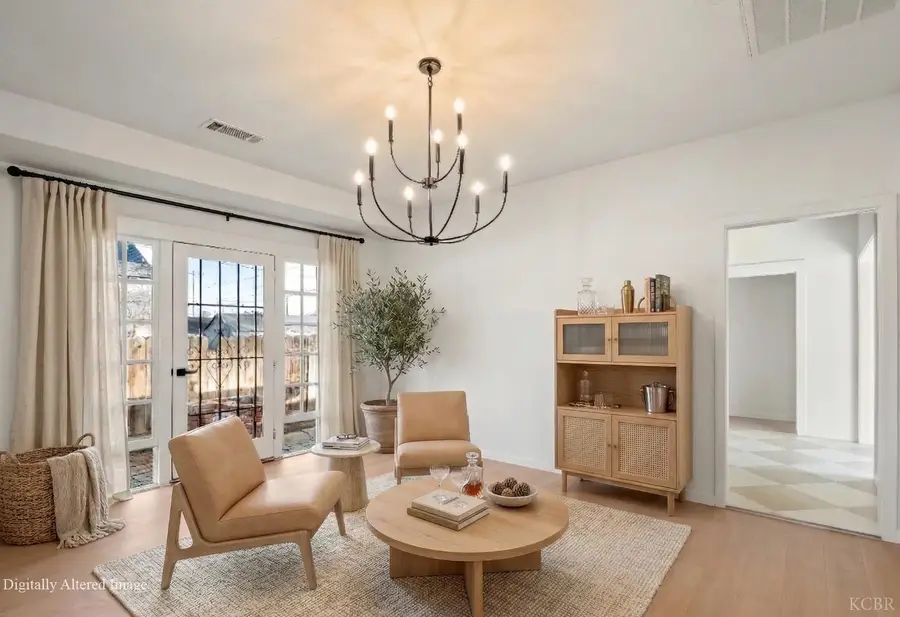 425 W Elm Street, Hanford, CA 93230 - #3