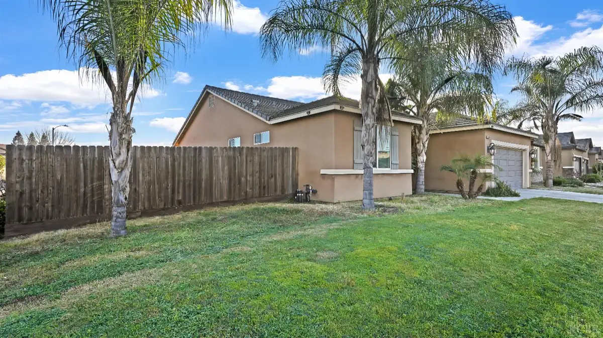 3004 SE La Vida Court, Visalia, CA 93292 - #1