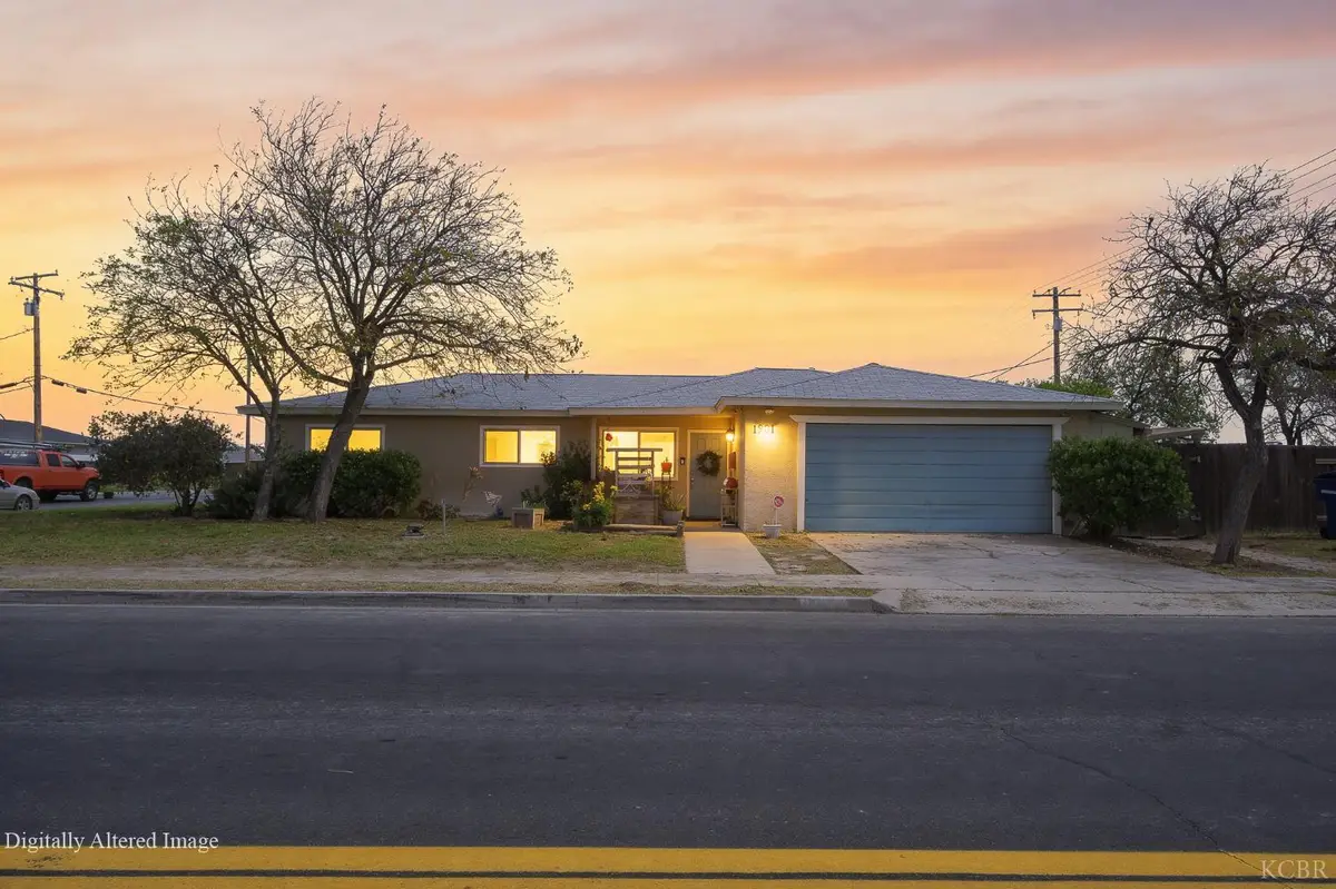 1901 N Kensington Way N, Hanford, CA 93230 - #1