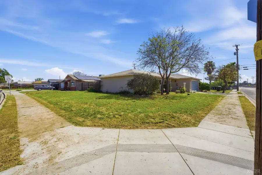 1901 N Kensington Way N, Hanford, CA 93230 - #3