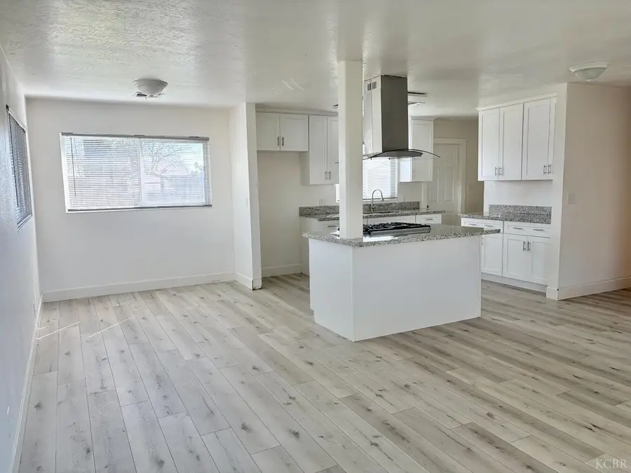 1913 Stratford Way, Hanford, CA 93230 - #3