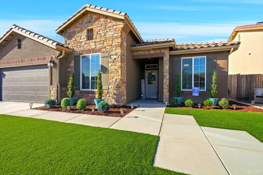 756 Strada Street, Lemoore, CA 93245 - #3