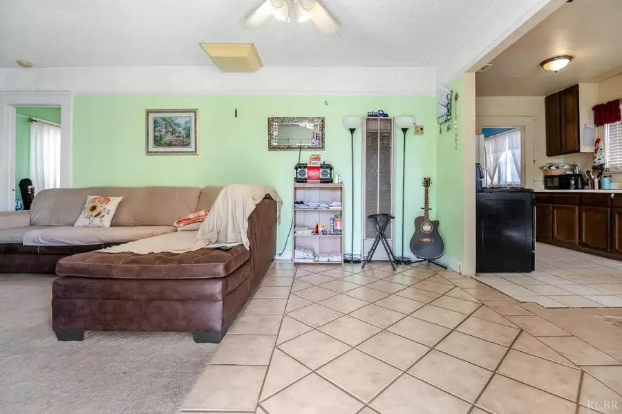 414 W Cameron Street, Hanford, CA 93230 - #3