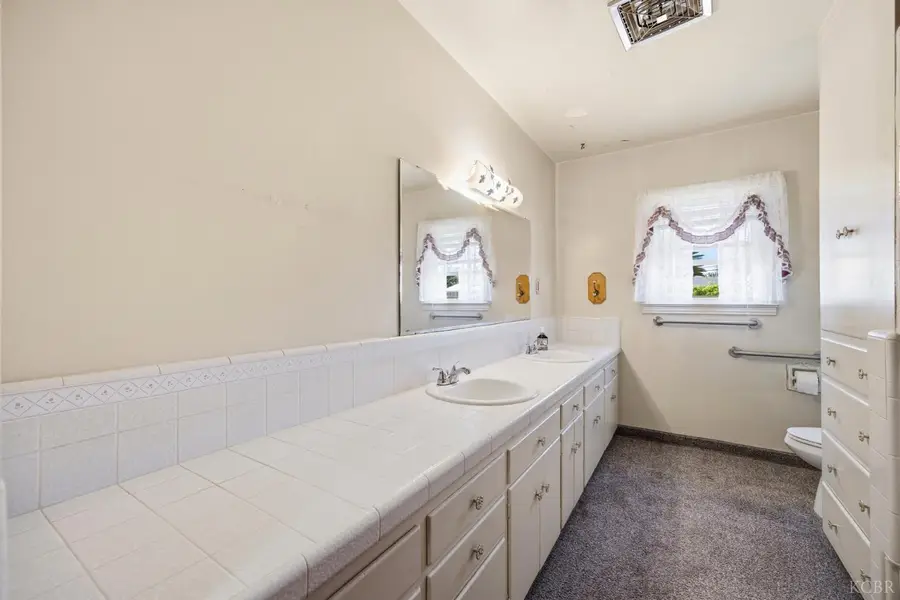 2080 Mckinley Avenue, Hanford, CA 93230 - #3