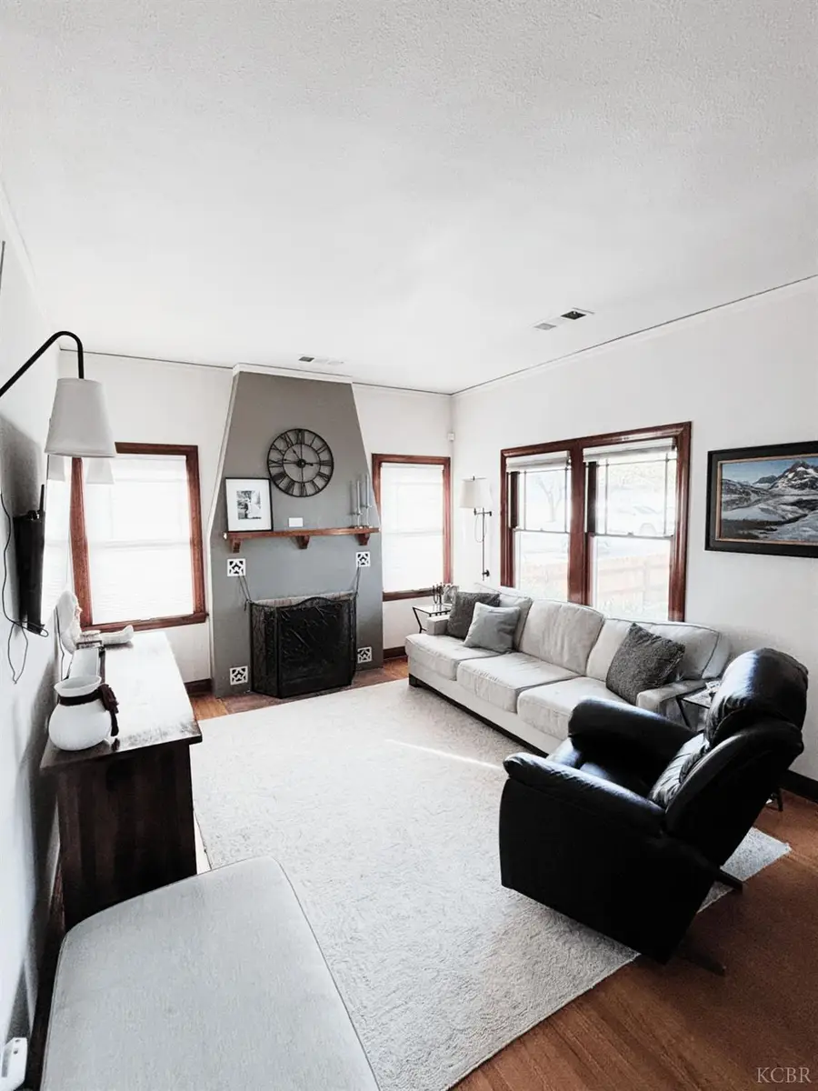 327 C Street, Lemoore, CA 93245 - #3