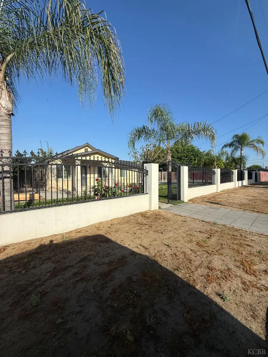 1463 Rowell, Fresno, CA 93703 - #3