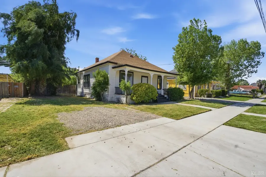 121 E Elm Street E, Hanford, CA 93230 - #3