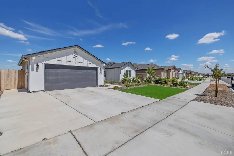 2146 W Escher Drive, Hanford, CA 93230 - #2