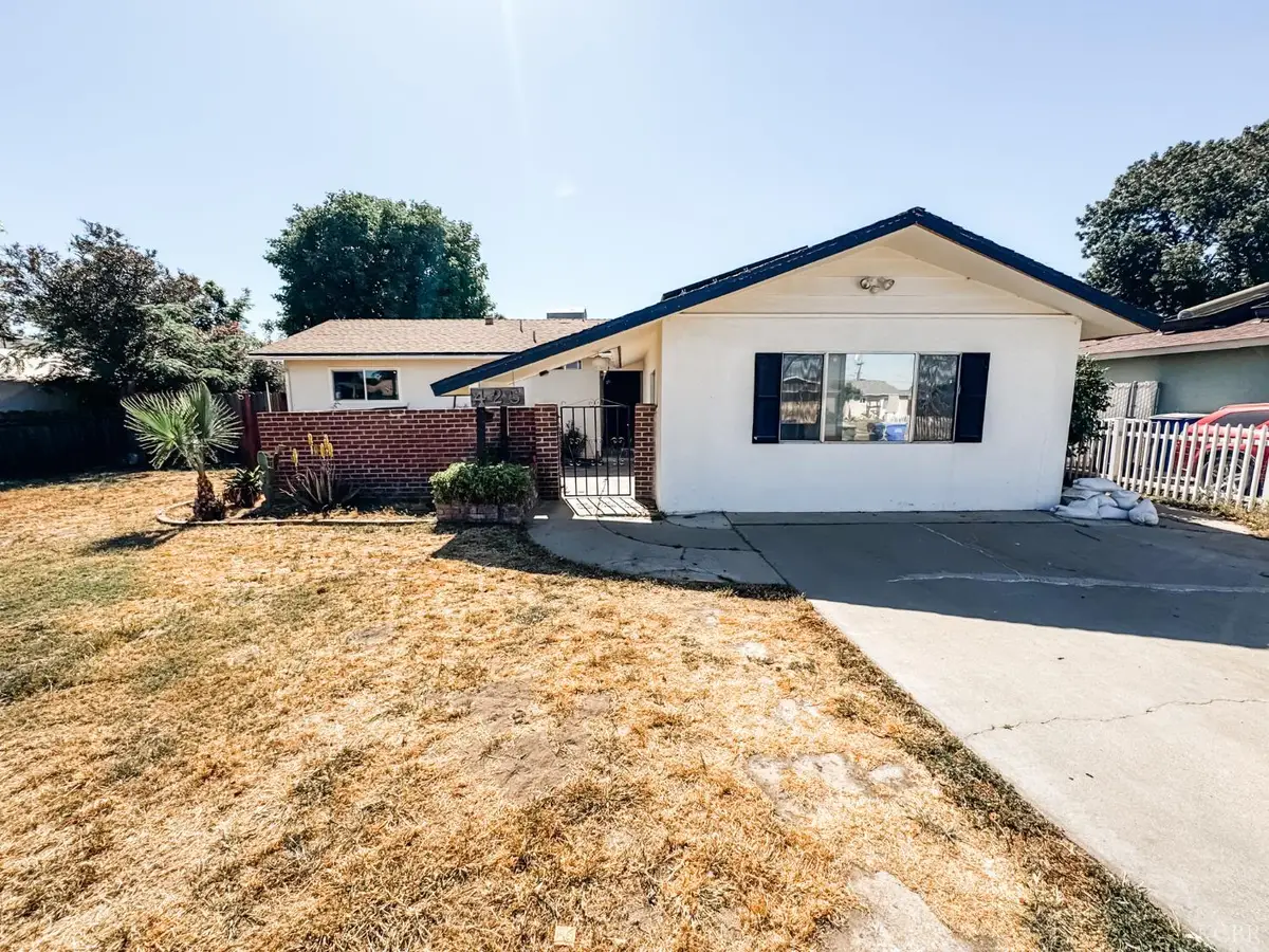 425 W Spring Lane, Lemoore, CA 93245 - #1