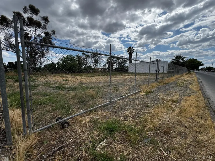 311 E 4th Street, Hanford, CA 93230 - #3