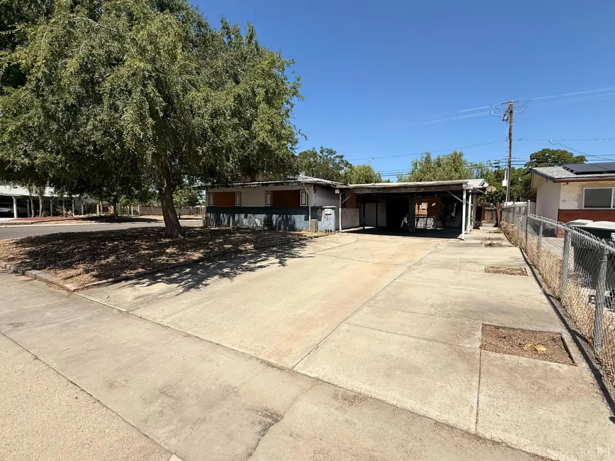 1212 W Water Street, Hanford, CA 93230 - #1