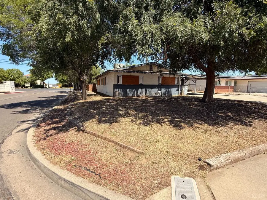 1212 W Water Street, Hanford, CA 93230 - #2
