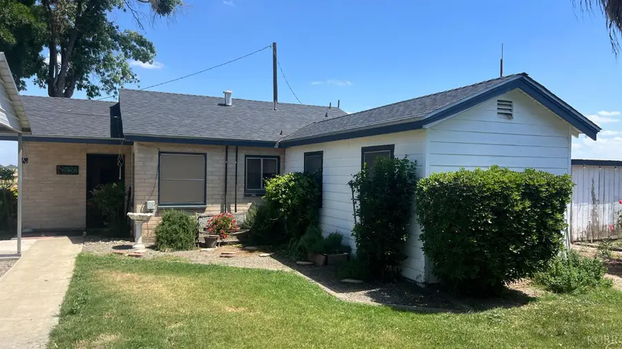 713 E Laguna Avenue, Laton, CA 93242 - #2