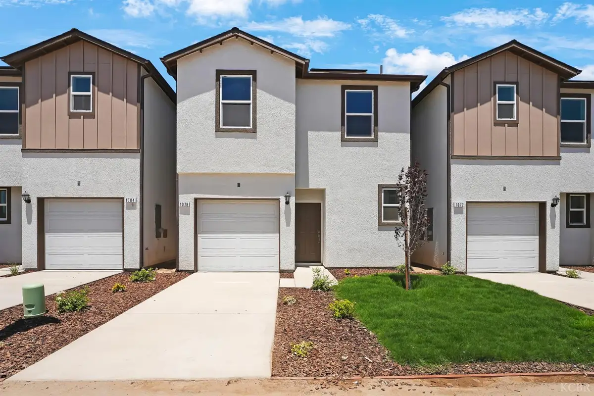 1078 Buena Vista Lane, Hanford, CA 93230 - #1