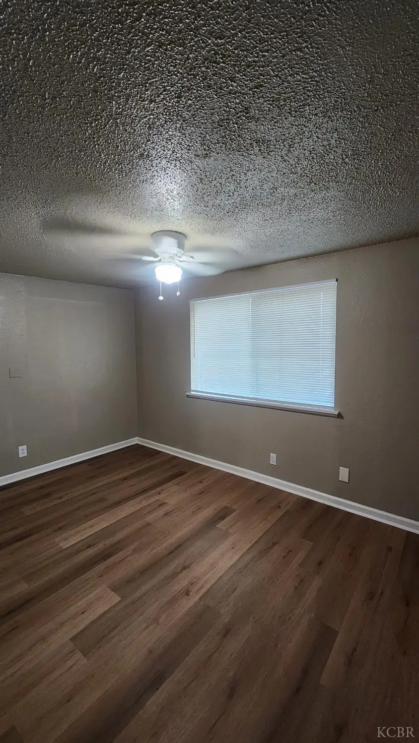 301 Braden Avenue, Hanford, CA 93230 - #3