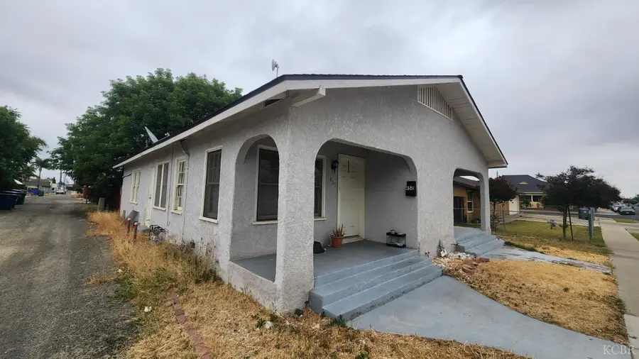 450 N 6th Street N, Coalinga, CA 93210 - #2