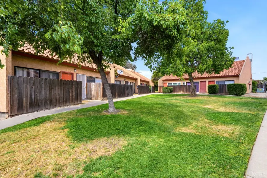 948 Greenfield Avenue, Hanford, CA 93230 - #3