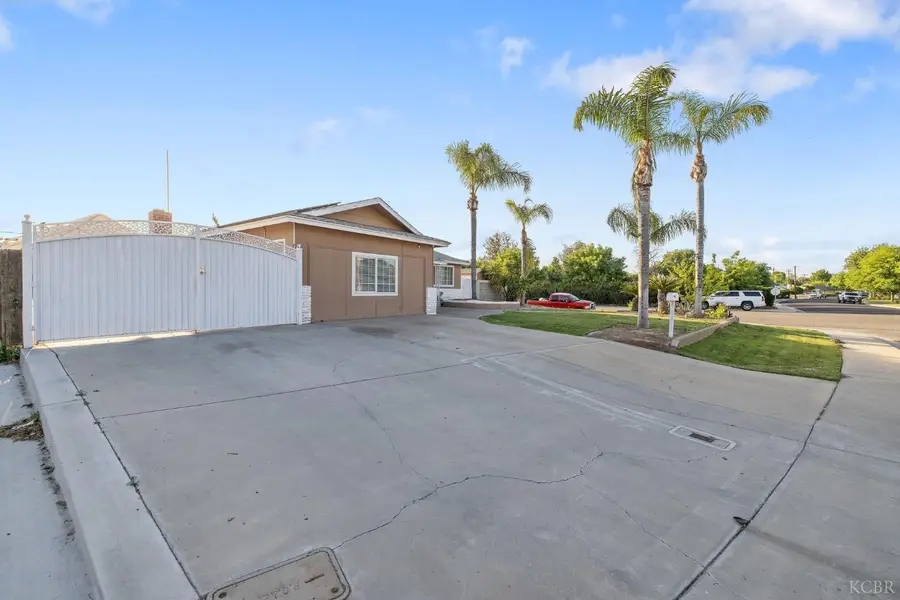11 S Byron, Lemoore, CA 93245 - #3