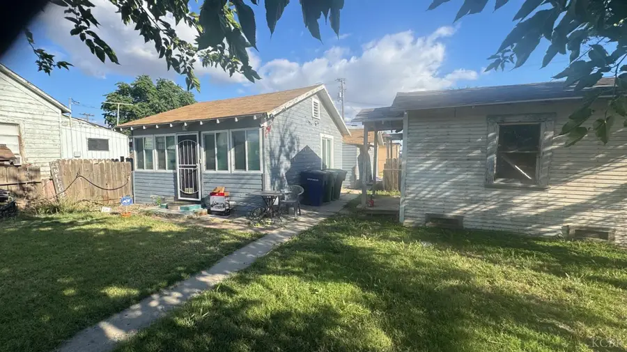 219 E 5th Street, Hanford, CA 93230 - #2