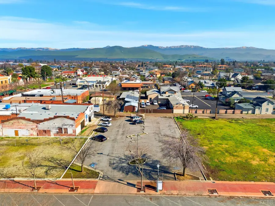 100 E Honolulu Street, Lindsay, CA 93247 - #2