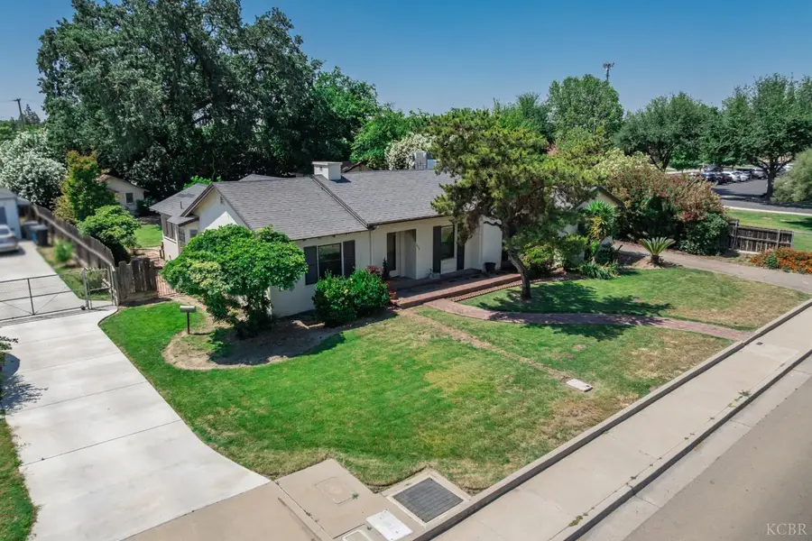 439 W Bush Street, Lemoore, CA 93245 - #2