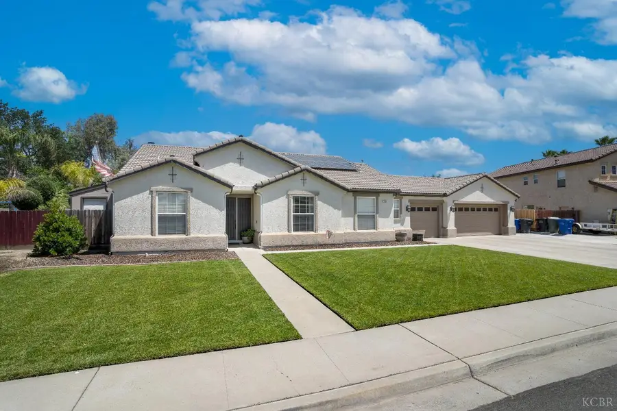 398 Millbrook Street, Hanford, CA 93230 - #2