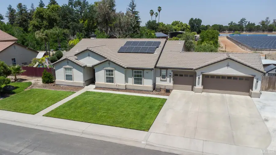 398 Millbrook Street, Hanford, CA 93230 - #3