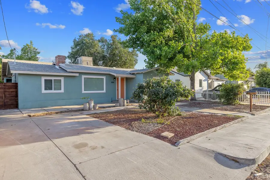 1019 E Laurel Avenue, Visalia, CA 93292 - #2