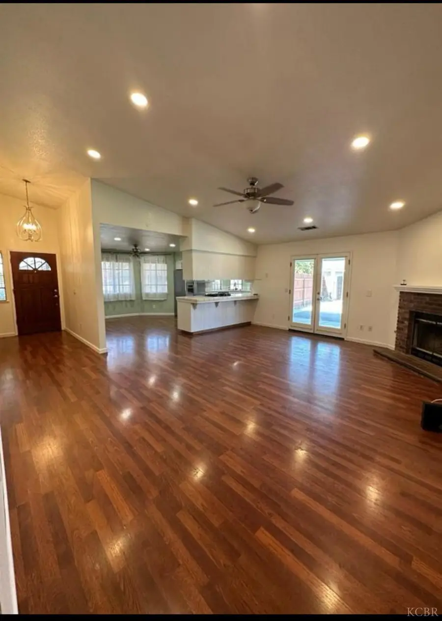 2123 Ashwood Court, Hanford, CA 93230 - #3