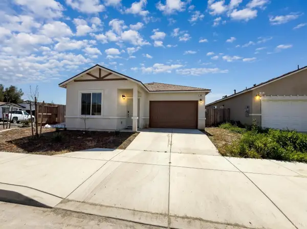 509 Sandtrap Lane, Lemoore, CA 93245