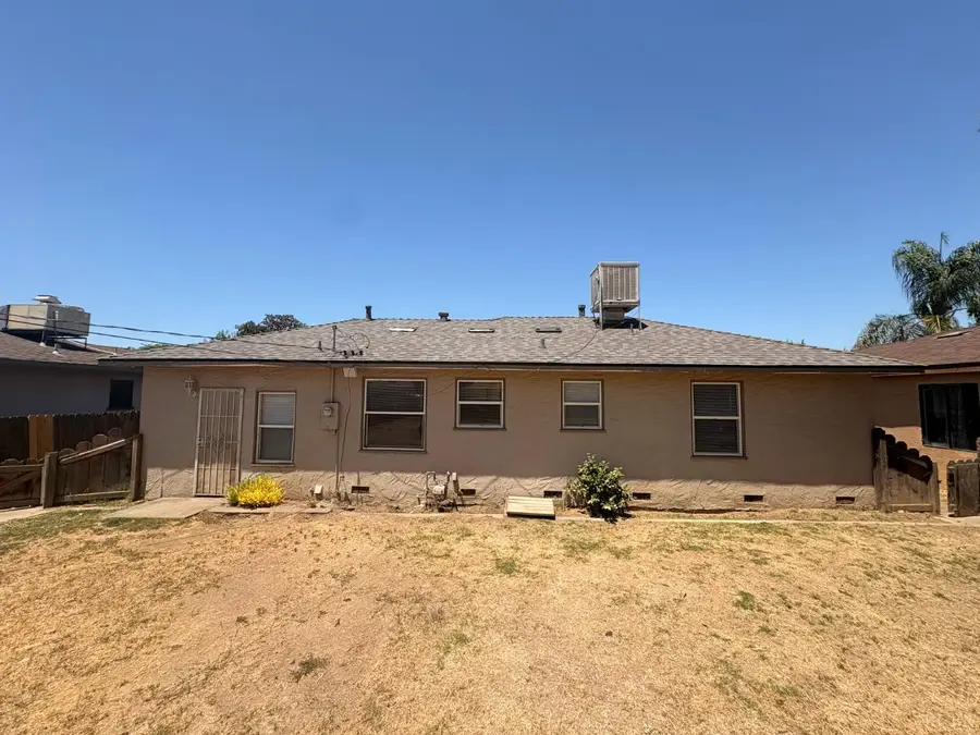 778 N Magnolia Avenue, Farmersville, CA 93223 - #2