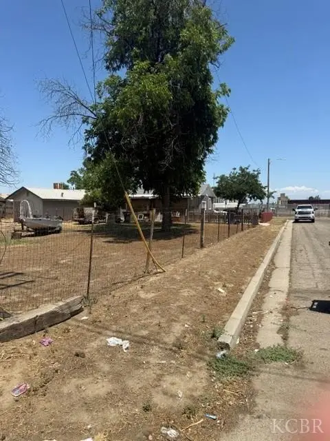561 S I Street, Tulare, CA 93274 - #2
