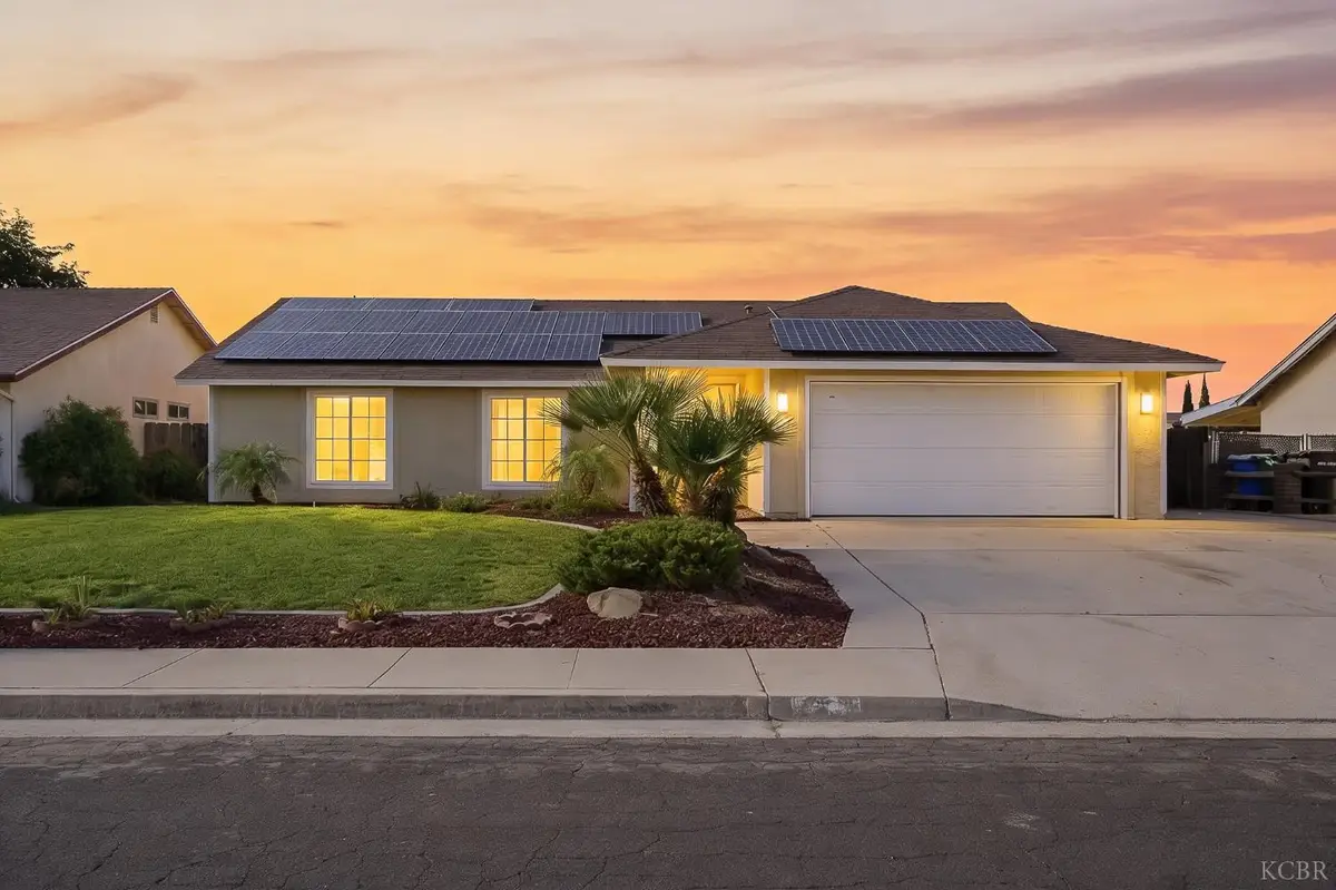 956 Clover Lane, Hanford, CA 93230 - #1