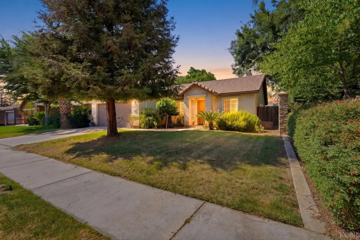 2630 E Parkview Avenue, Visalia, CA 93292 - #1