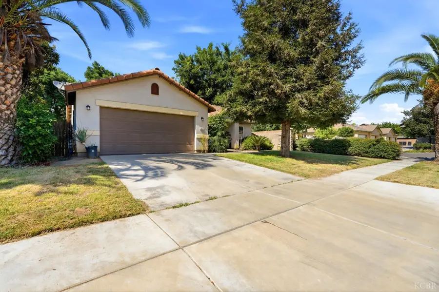 2630 E Parkview Avenue, Visalia, CA 93292 - #3